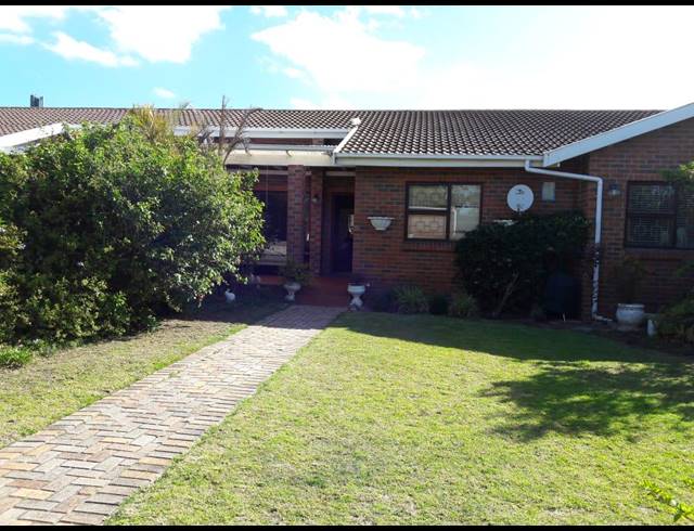 3 BEDROOM TOWNHOUSE RENTED IN LORRAINE